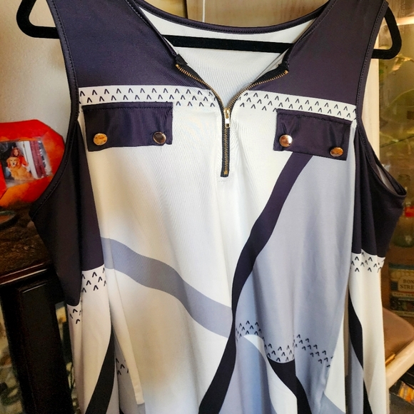 New lite long sleeve with holes cut out  in shoulder,,medium w style front zippe - Picture 1 of 5